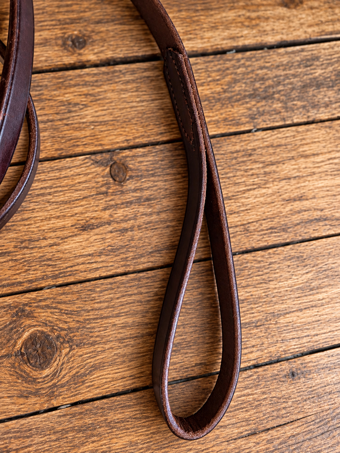 Amish Made Flat Leather Dog Leash with Handle – Brass Snap – 5'