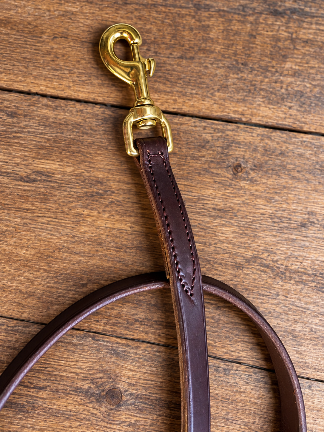 Amish Made Flat Leather Dog Leash with Handle – Brass Snap – 5'